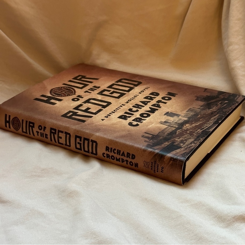 ๐ข Hour of the Red God by Richard Crompton | Fiction, Thriller | Hardcover Book - Picture 3 of 8